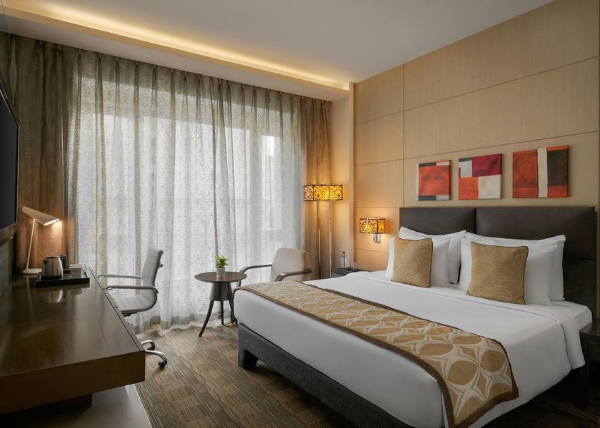 Maharashtra Mumbai Guestroom - King Bed - TV - Desk