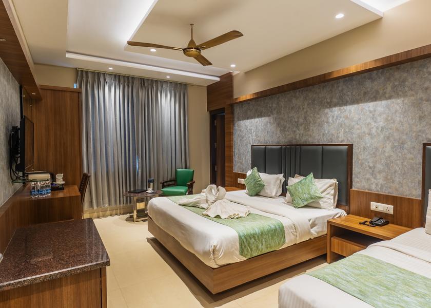 Punjab Amritsar Deluxe Triple Room with Work Desk