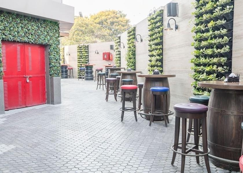 Maharashtra Mumbai Bar (on property)