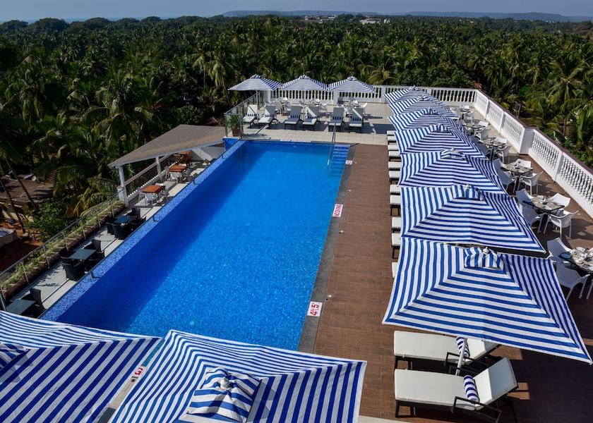 Rooftop pool