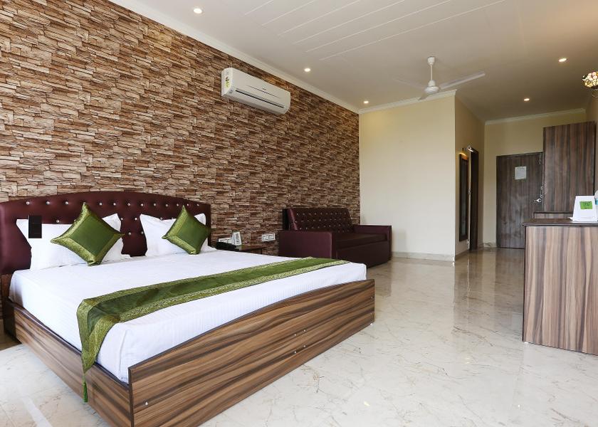 Uttarakhand Dehradun Spacious Superior Room