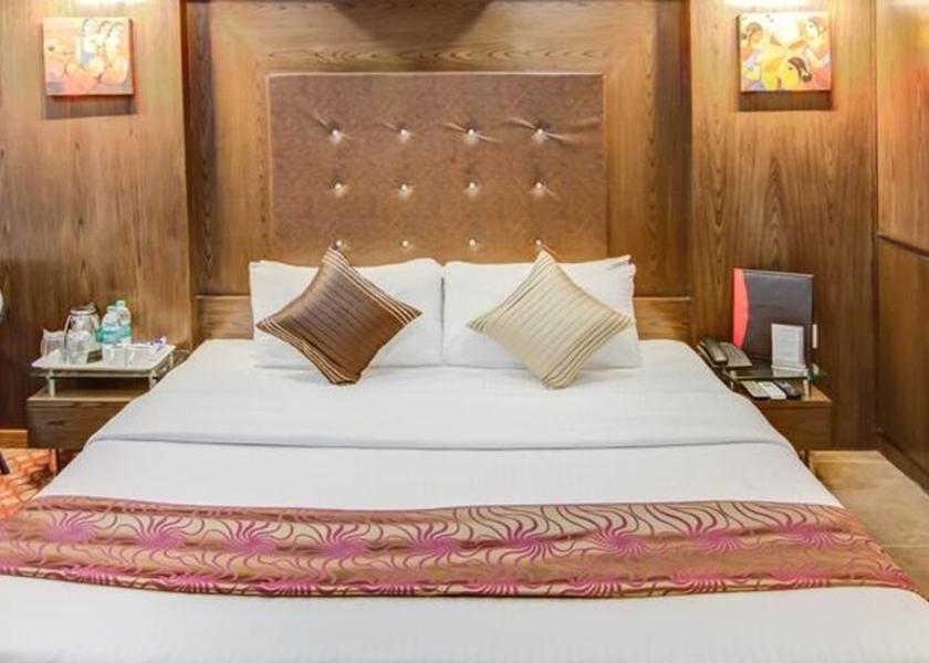 Maharashtra Thane Deluxe Room