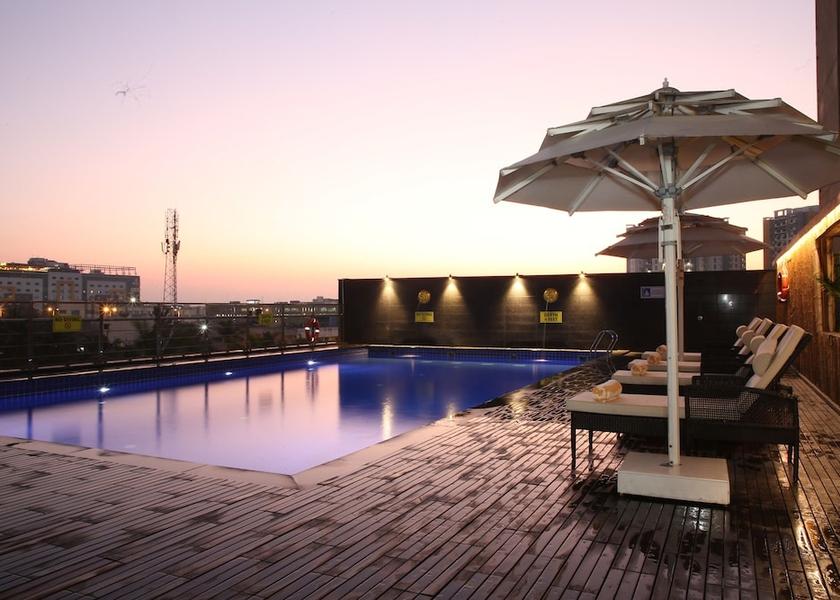 Tamil Nadu Chennai Pool Side Bar