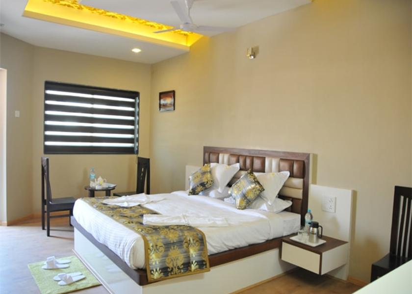 Maharashtra Pandharpur Gold Room Ac 