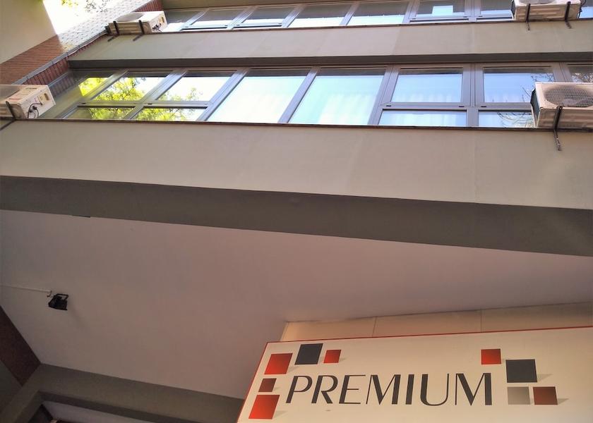 Mendoza Mendoza Facade