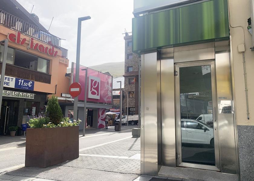 Occitanie Pas de la Casa Exterior Detail