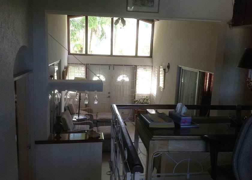  Paynes Bay Interior Entrance