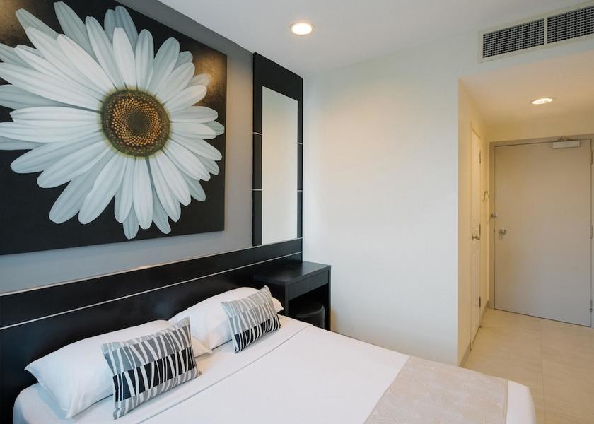  Singapore Room