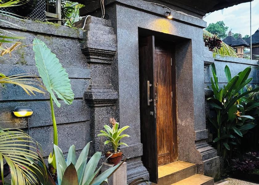 Bali Ubud Front of property