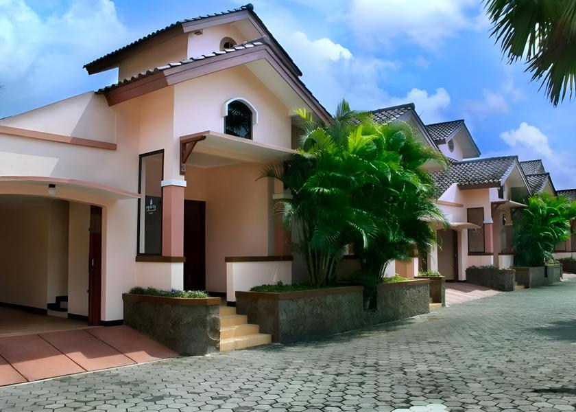 Central Java Sukaradja Hotel Exterior