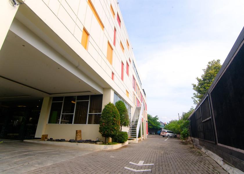 Central Java Purwodadi Exterior Detail