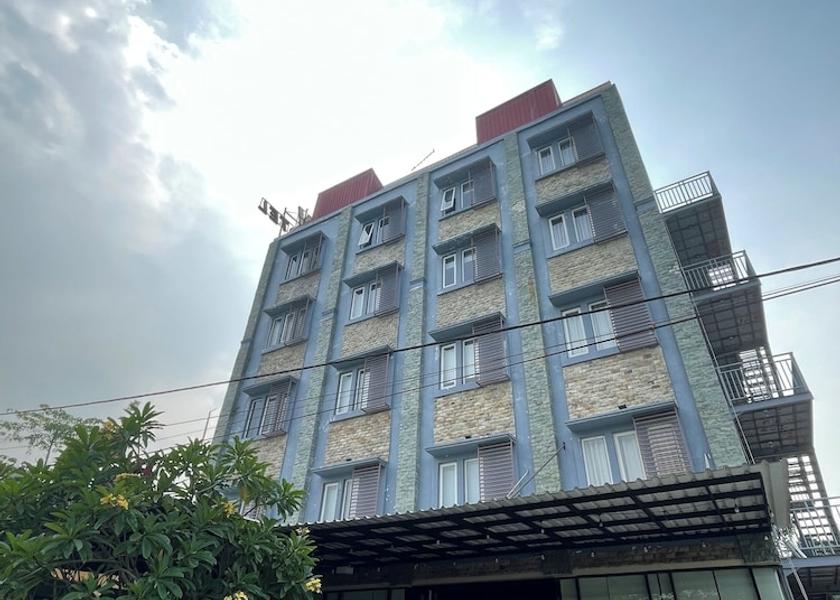  Medan Exterior Detail