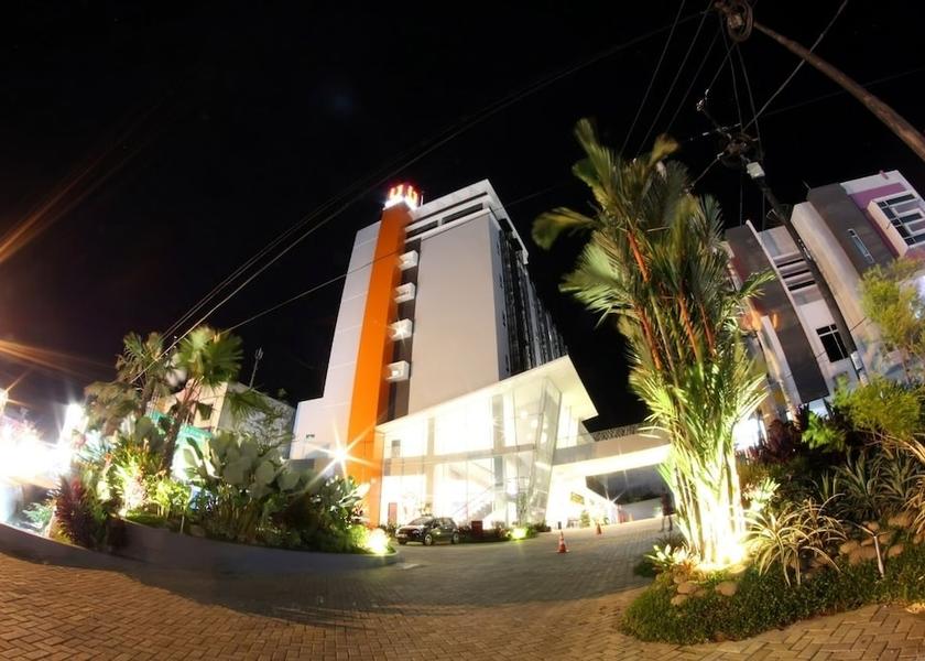 Lampung Gedongtataan Front of property - evening/night