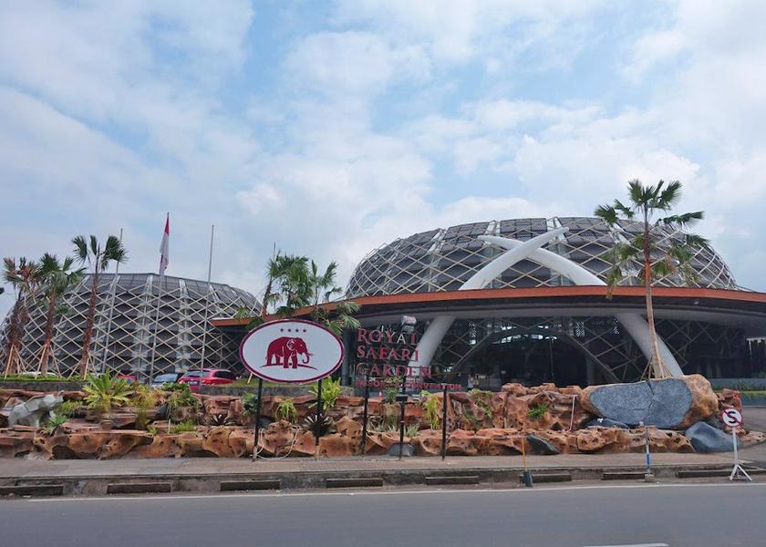 West Java Cisarua Property entrance