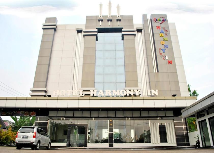 Pontianak Exterior Detail