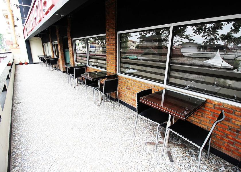  Medan Porch