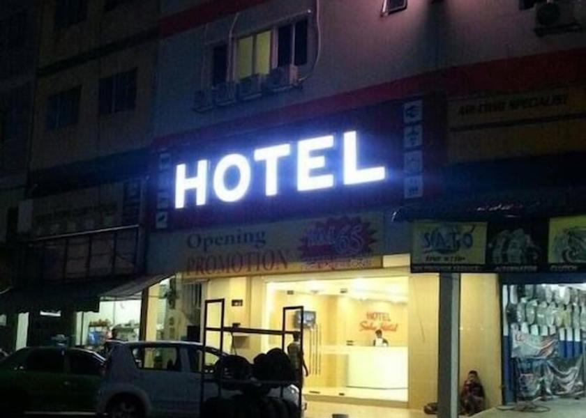 Selangor semenyih Front of property - evening/night