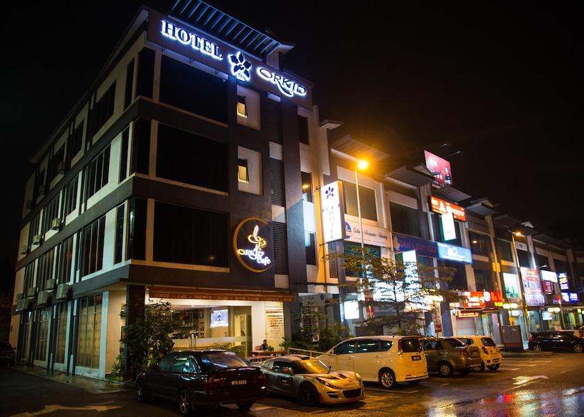 Selangor Cheras Front of property - evening/night