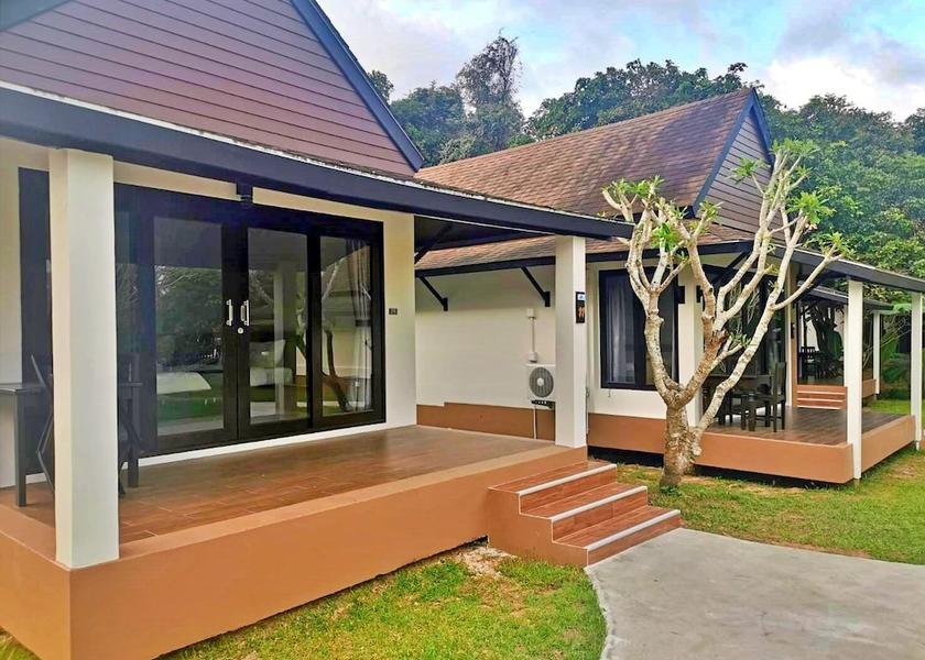 Chumphon Province Pathio Exterior