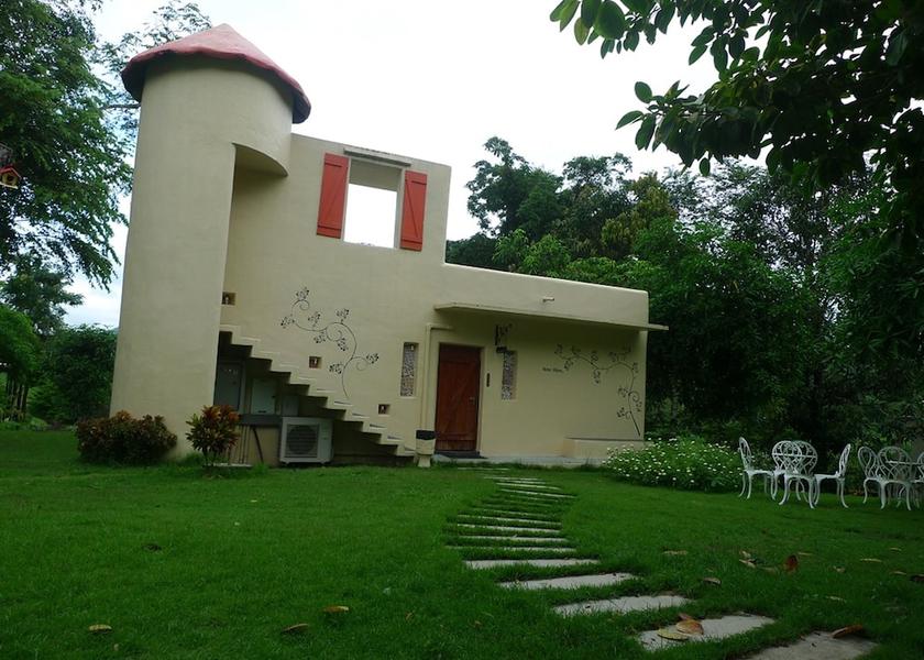 Ratchaburi Suan Phueng Exterior Detail