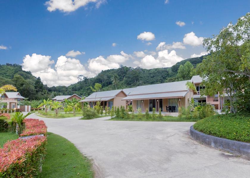 Phuket Sa Khu Facade