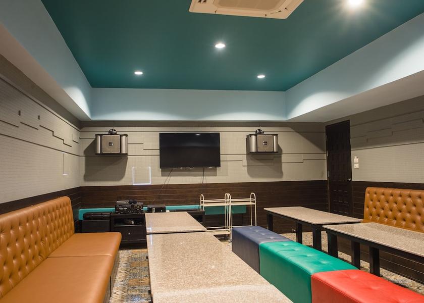 Chanthaburi Tha Mai Karaoke Room