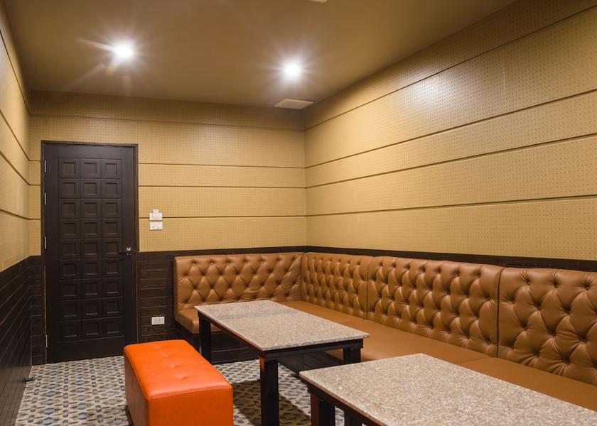 Chanthaburi Tha Mai Karaoke Room