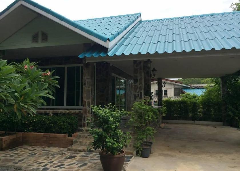Suphan Buri Province Sam Chuk Facade