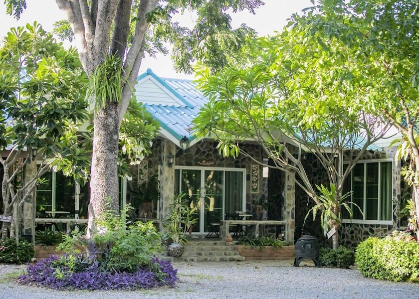 Suphan Buri Province Sam Chuk Room