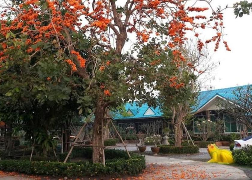 Suphan Buri Province Sam Chuk Exterior Detail