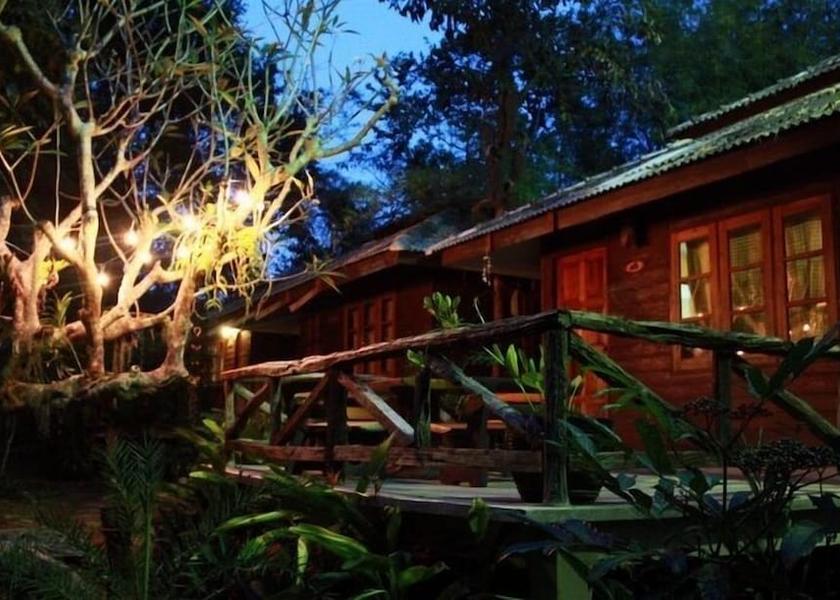 Chanthaburi Tha Mai Exterior Detail