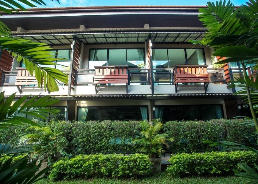 Phrae Sung Men Exterior Detail