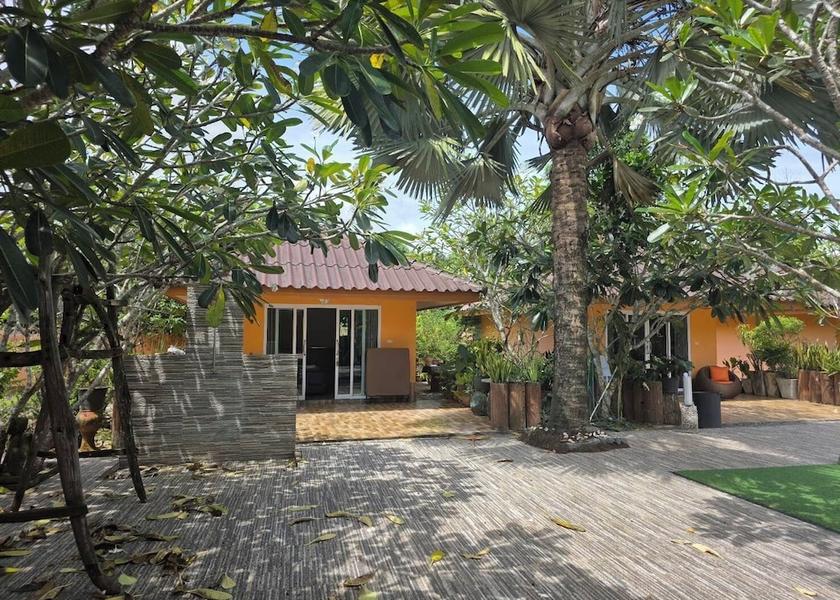 Surat Thani Ban Ta Khun Living Area