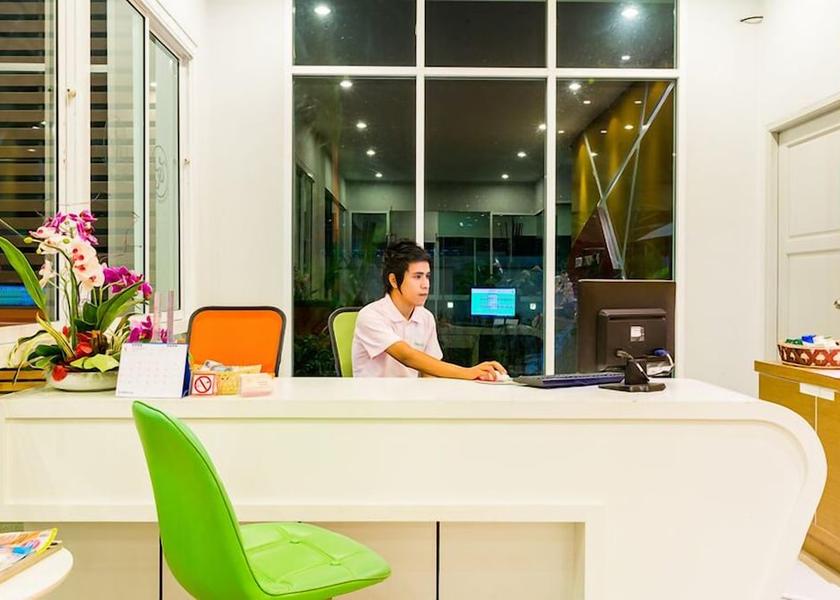 Nakhon Si Thammarat Province Lam Thap Reception