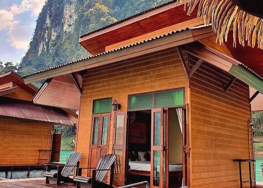 Surat Thani Ban Ta Khun Room