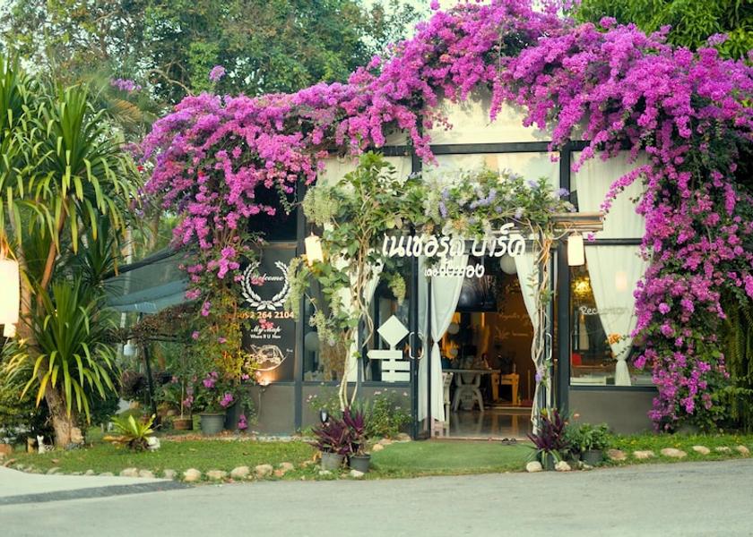 Phitsanulok Wang Thong Exterior Detail