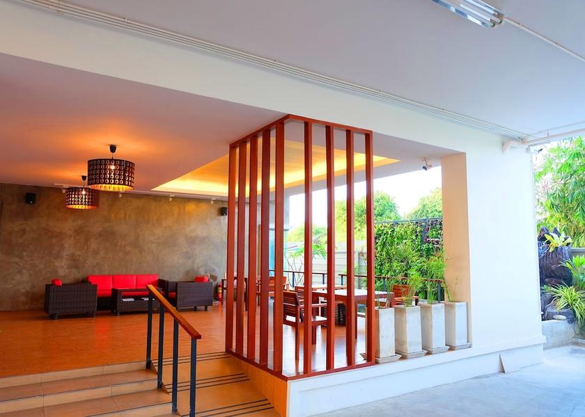 Nakhon Pathom Sam Phran Interior Entrance