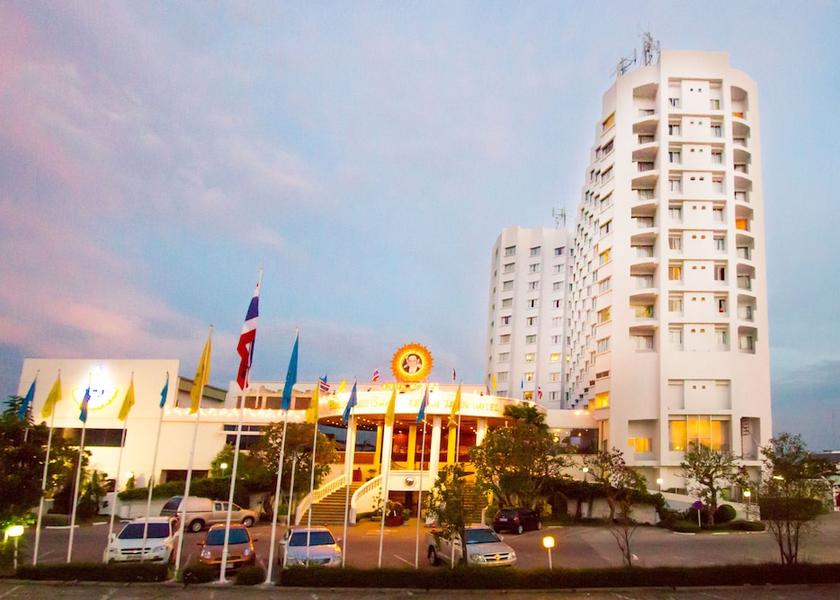 Surin Surin Facade