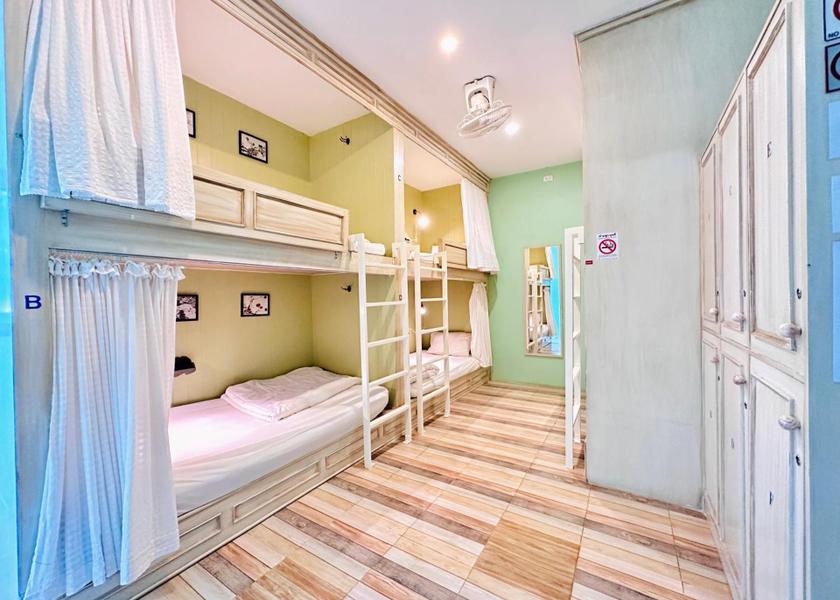 Phuket Province Sa Khu Bed in 6-Bed Mixed Dormitory Room with Shared Bathroom