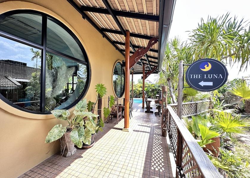 Phuket Sa Khu Facade