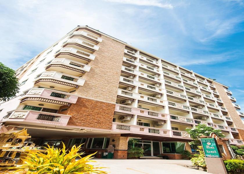 Chonburi Chonburi Exterior Detail