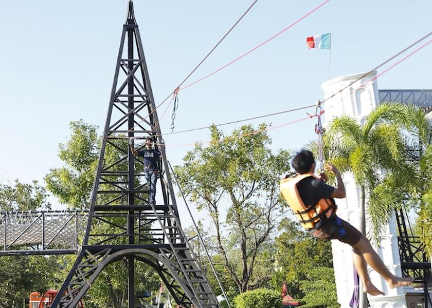 Ropes course (team building)