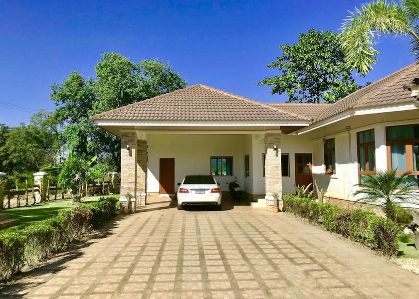 Chiang Mai Province San Sai Facade