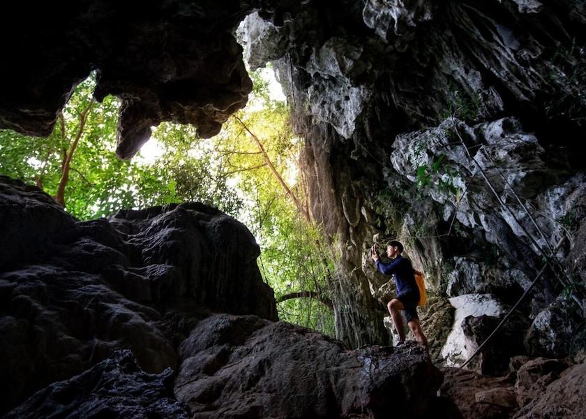 Surat Thani Ban Ta Khun Cave Exploring