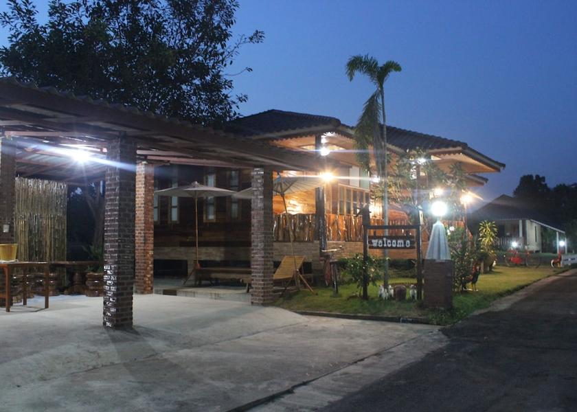 Phitsanulok Wang Thong Exterior Detail