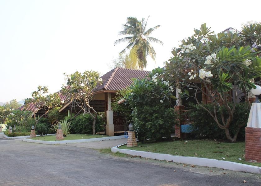 Phitsanulok Wang Thong Exterior Detail
