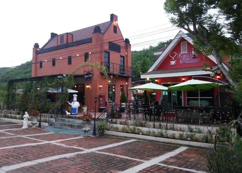 Ratchaburi Suan Phueng Exterior Detail