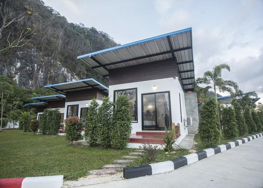 Trang Huai Yot Exterior Detail