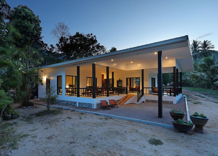 Prachuap Khiri Khan Bang Saphan Facade