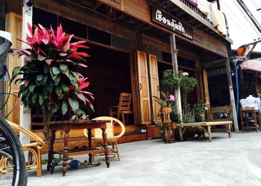 Loei Chiang Khan Exterior Detail